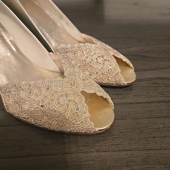 Stuart Weitzman Gold Lace Heels Stuart Weitzman Vintage Gold Lace Peep Toe - Picture 2 of 7